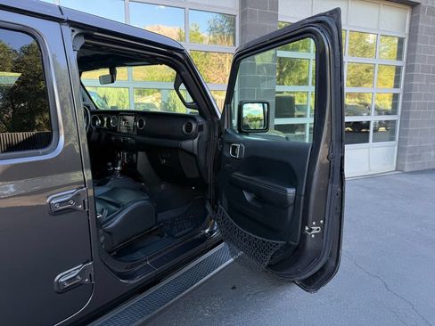 Used 2018 Jeep Wrangler Unlimited Sahara w/ Uconnect 4C Nav & Sound Group AWD/4WD image 44