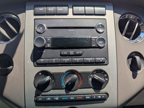Used 2014 Ford Expedition XLT RWD image 21