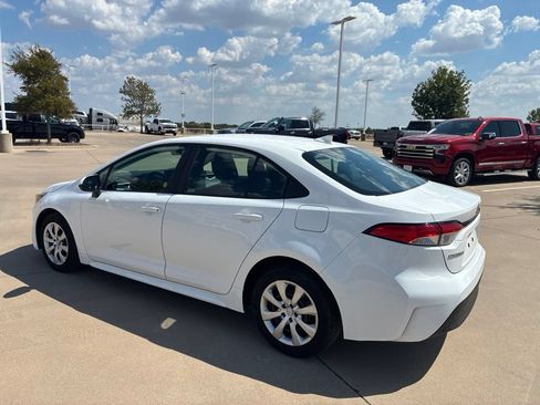 Used 2025 Toyota Corolla LE FWD image 3