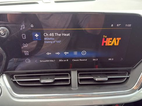 Used 2025 Chevrolet Trax LT FWD image 21