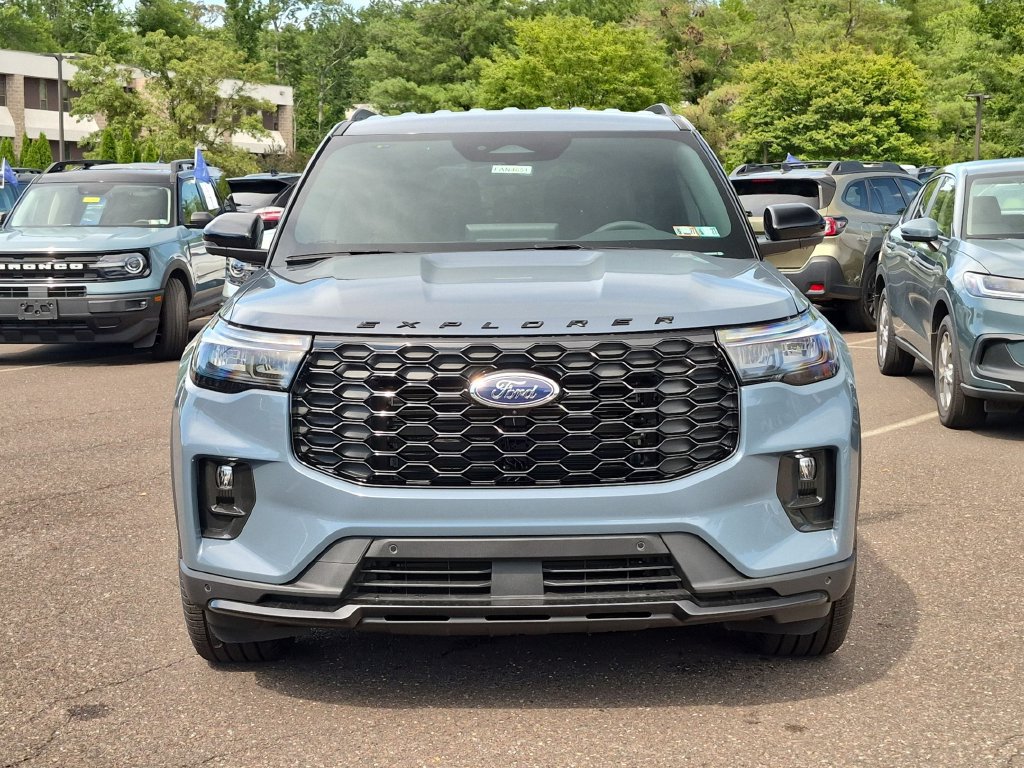 New 2026 Ford Explorer ST-Line w/ ST-Line Street Pack AWD/4WD image 3