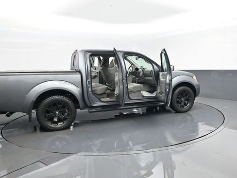 Used 2018 Nissan Frontier SV w/ Value Truck Package AWD/4WD image 28