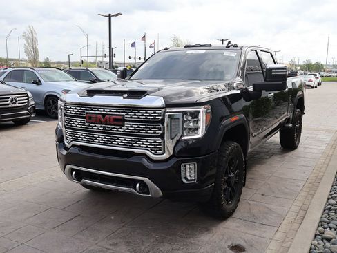 Used 2021 GMC Sierra 2500 Denali w/ Denali Black Diamond Edition image 4