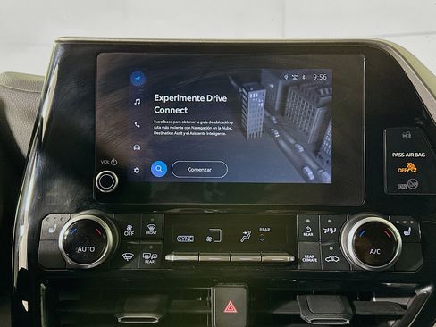 Used 2023 Toyota Highlander XLE image 24