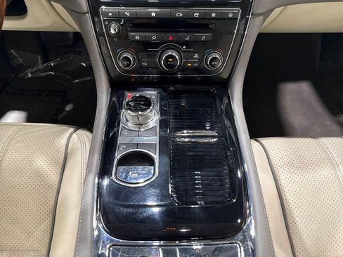 Used 2016 Jaguar XJ R-Sport RWD image 69