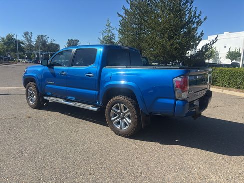 Used 2017 Toyota Tacoma Limited AWD/4WD image 6
