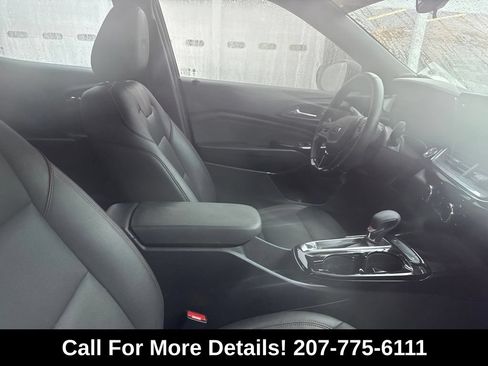 Used 2024 Chevrolet Trax RS w/ Sunroof Package FWD image 3