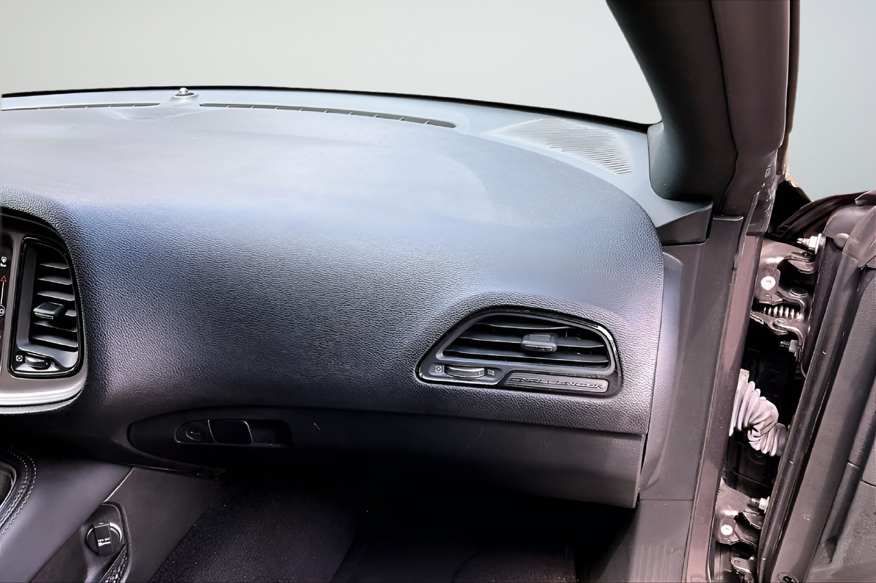 Used 2023 Dodge Challenger SXT RWD image 18