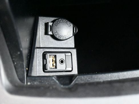 Used 2017 Toyota Camry LE image 10