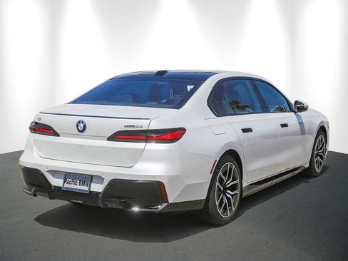 Used 2026 BMW i7 eDrive50 w/ M Sport Package RWD image 6
