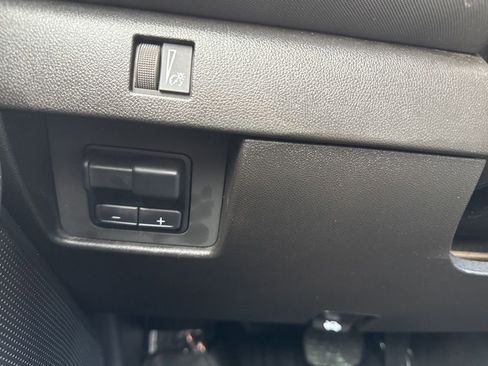 Used 2025 Chevrolet Colorado Z71 AWD/4WD image 25