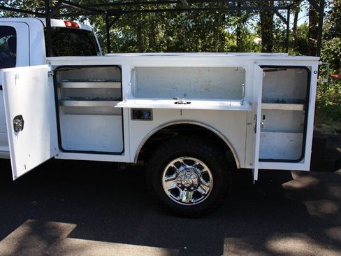 Used 2022 RAM 2500 Tradesman w/ Chrome Appearance Group AWD/4WD image 18