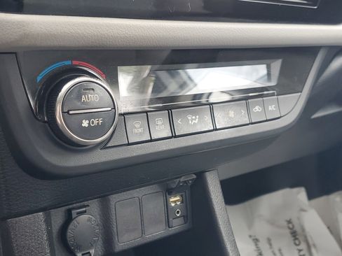 Used 2016 Toyota Corolla LE image 24