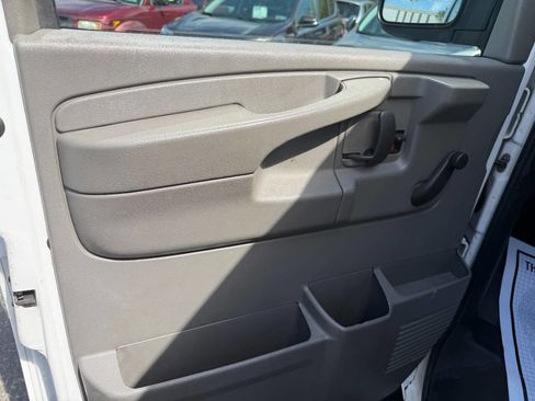 Used 2013 Chevrolet Express 2500 RWD image 18