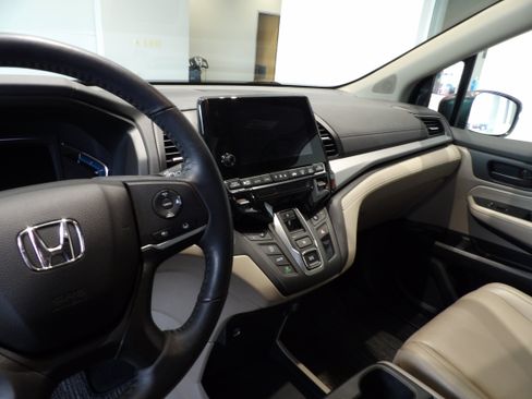 Used 2023 Honda Odyssey EX-L image 9