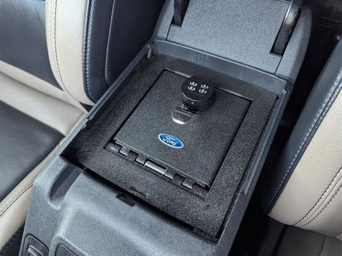 Used 2023 Ford Bronco Wildtrak image 24