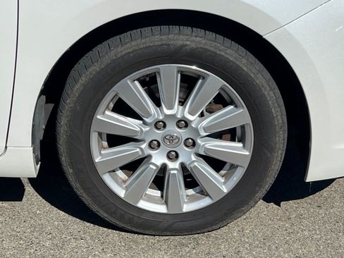 Used 2017 Toyota Sienna Limited Premium FWD image 18