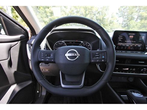 Used 2026 Nissan Rogue SV FWD image 13