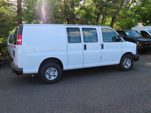 Used 2013 Chevrolet Express 2500 RWD image 20