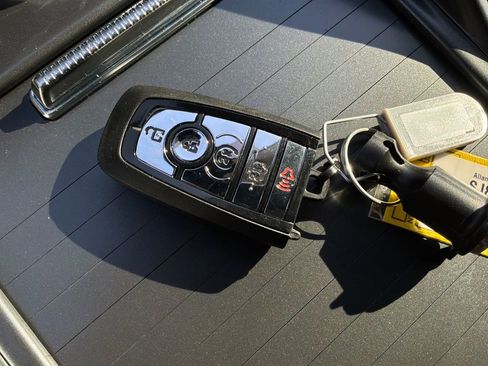 Used 2025 Lincoln Nautilus Reserve image 29