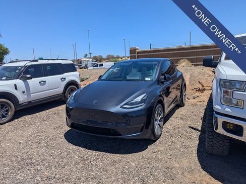 Used 2024 Tesla Model Y 2WD image 2