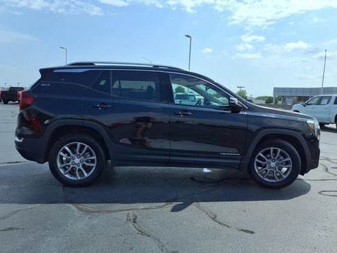 Used 2024 GMC Terrain SLT AWD/4WD image 34
