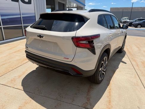New 2026 Chevrolet Trax RS w/ Sunroof Package FWD image 4