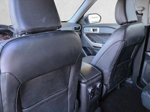 Used 2023 Ford Explorer Limited image 17