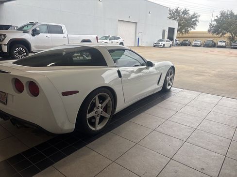 Used 2007 Chevrolet Corvette Coupe w/ Preferred Equipment Group image 2