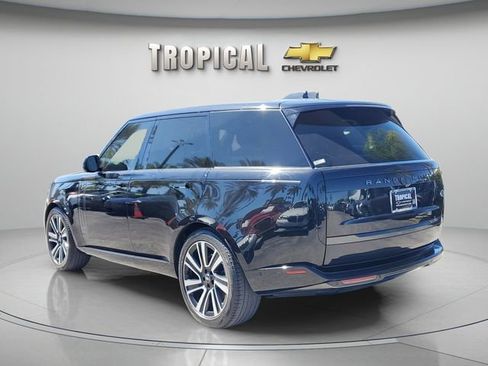 Used 2023 Land Rover Range Rover SE image 2