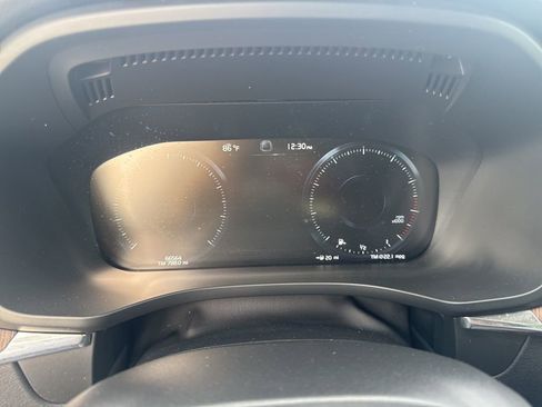 Used 2021 Volvo XC60 T5 Momentum image 10