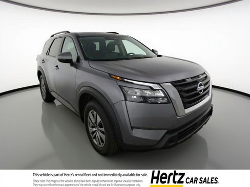 Used 2025 Nissan Pathfinder SV image 1