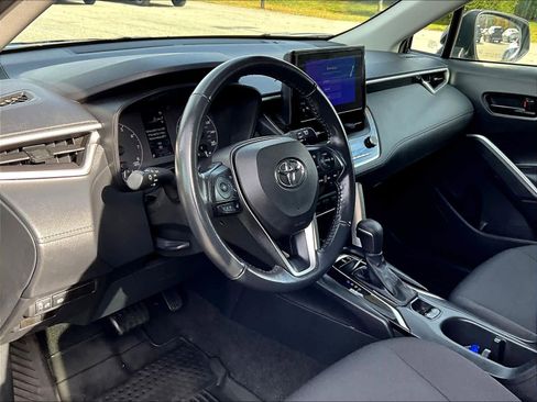Used 2023 Toyota Corolla Cross LE image 8