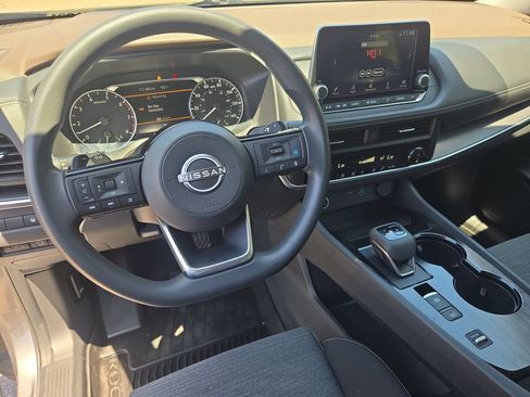 Used 2023 Nissan Rogue SV FWD image 15