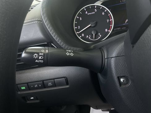 Used 2025 Nissan Sentra SV FWD image 31