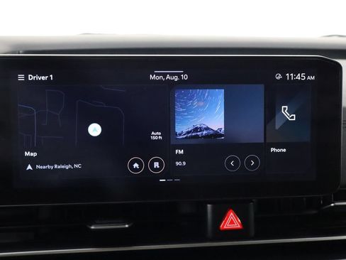 Used 2025 Kia Carnival FWD image 33