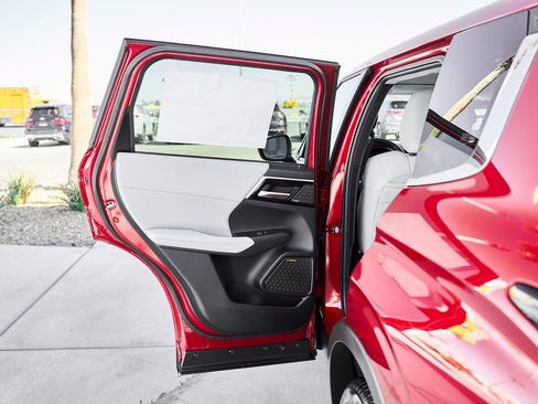 New 2026 Mitsubishi Outlander SE image 16