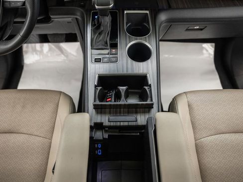 Certified 2024 Toyota Sienna Limited FWD image 29