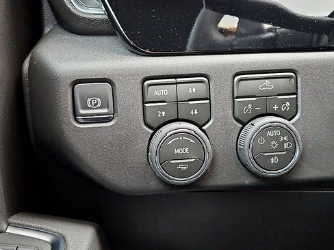 New 2026 Chevrolet Silverado 1500 LT Trail Boss w/ Convenience Package II image 22