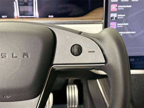 Used 2022 Tesla Model S image 17