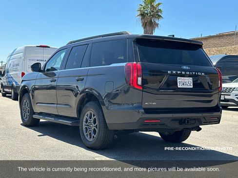 Used 2025 Ford Expedition Active AWD/4WD image 4