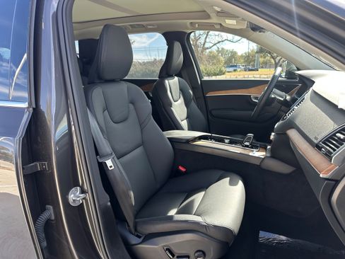 Certified 2024 Volvo XC90 T8 Plus w/ Protection Package Premier image 8