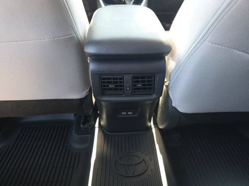 Used 2025 Toyota RAV4 XLE FWD image 19