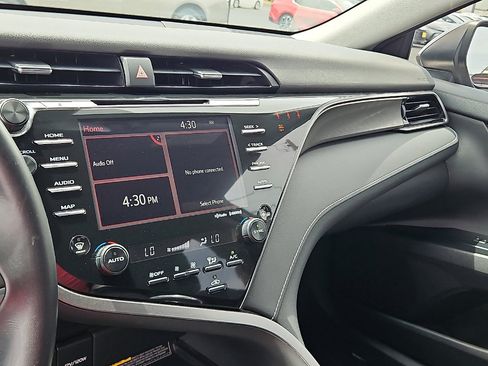 Used 2020 Toyota Camry XSE FWD image 17