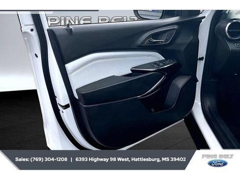 Used 2025 Chevrolet Trax LT w/ LT Convenience Package FWD image 17