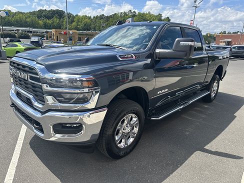Used 2026 RAM 2500 Big Horn AWD/4WD image 4