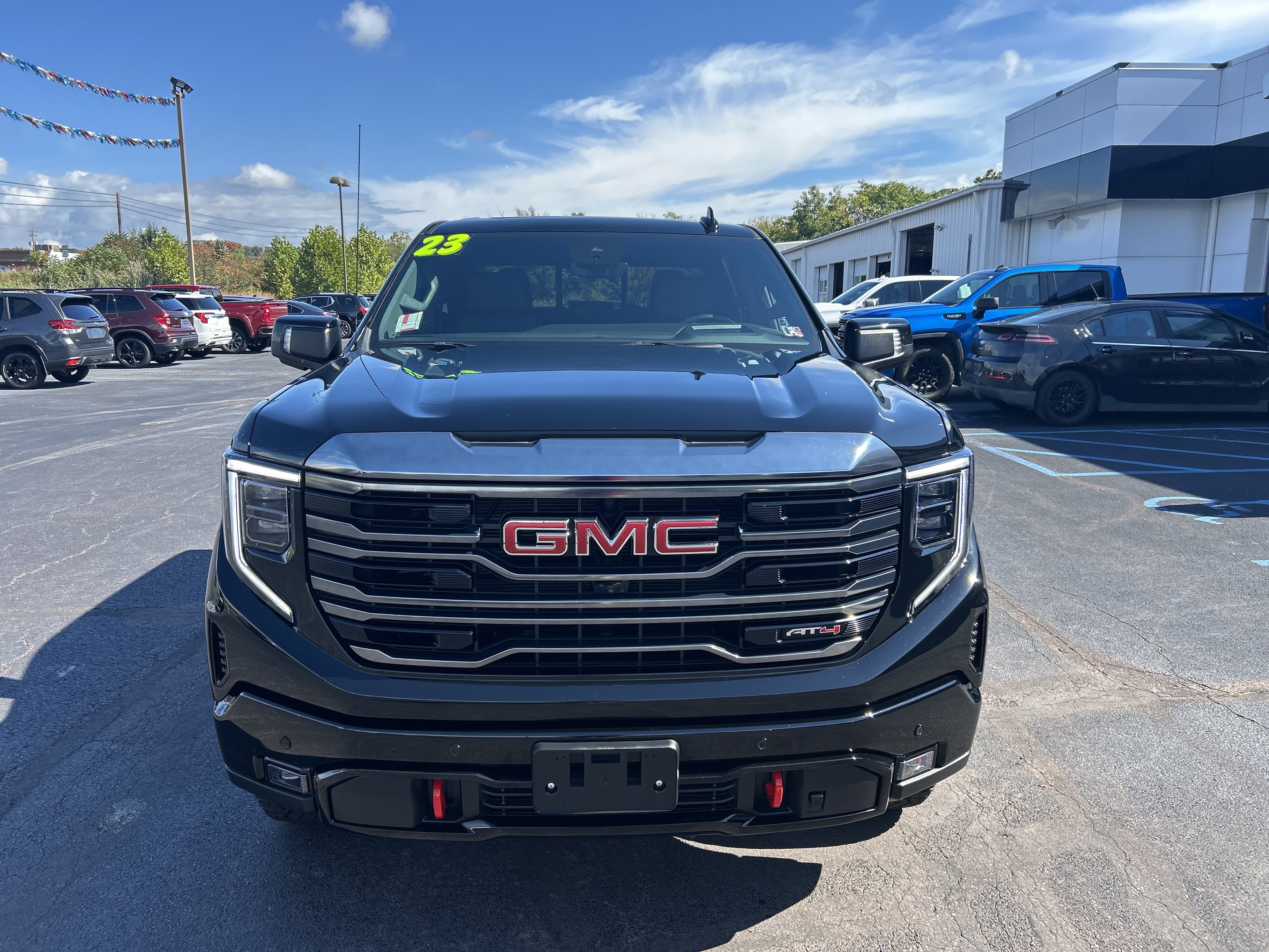 Used 2023 GMC Sierra 1500 AT4 w/ AT4 Premium Package AWD/4WD image 9