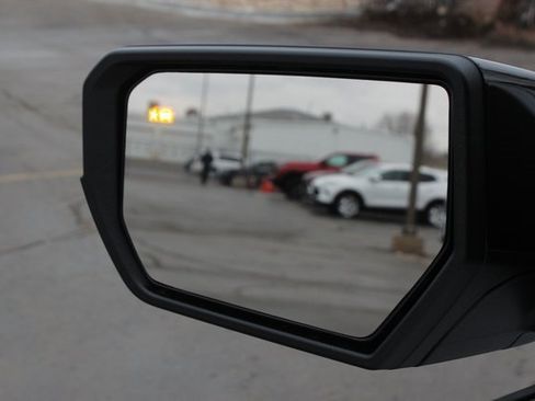 New 2025 GMC Canyon Elevation w/ Convenience Package image 15