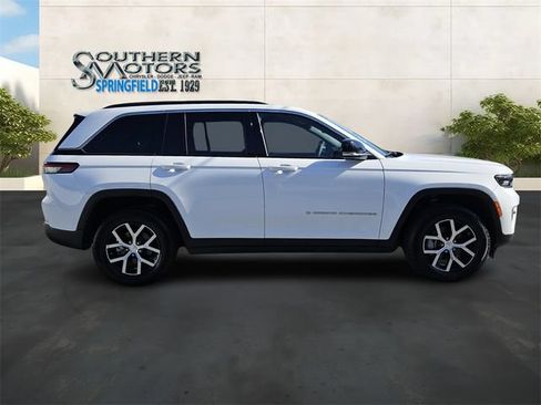 Used 2025 Jeep Grand Cherokee Limited AWD/4WD image 6