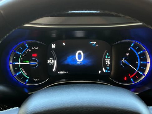 Used 2024 Chrysler Pacifica Limited FWD image 27